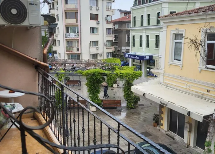 Aleks Center 2- Free Parking Апартамент