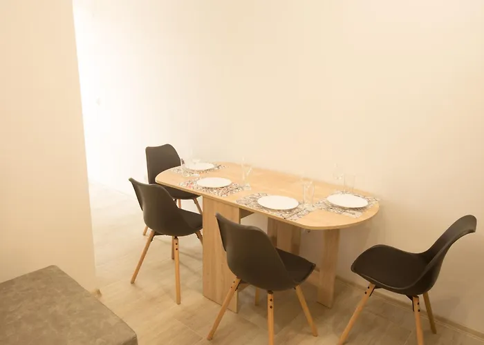 Апартаменти Aleks Center 2- Free Parking